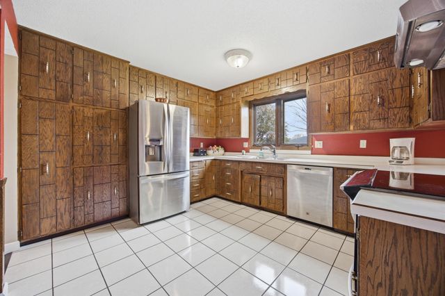 171 N Woodcrest Drive N, Fargo, ND 58102