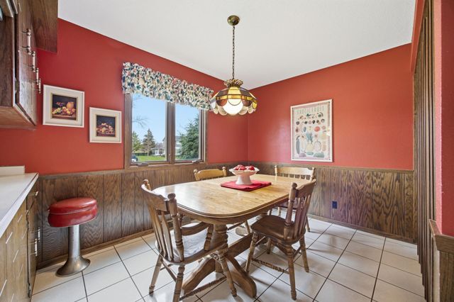 171 N Woodcrest Drive N, Fargo, ND 58102