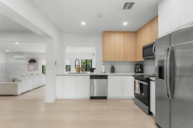 151 NW 146th St 151, Miami, FL 33168