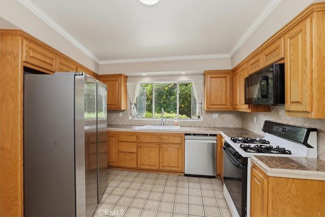 8561 Davista, Whittier, CA 90605