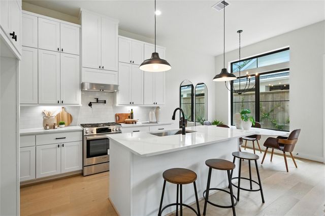 1711 Bologna Lane, Houston, TX 77055