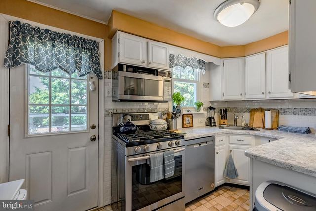 154 GRANDVIEW RD, Ardmore, PA 19003