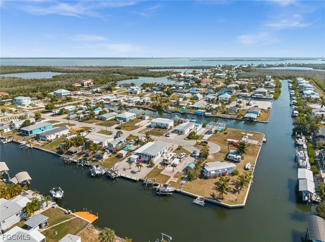 2705 Patterson CT, St James City, FL 33956