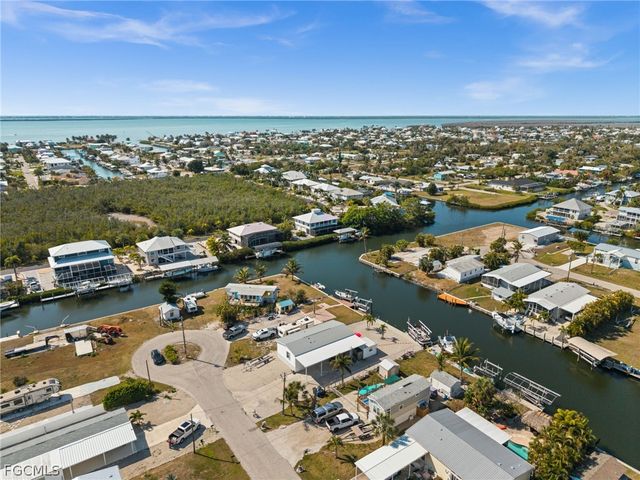 2705 Patterson CT, St James City, FL 33956