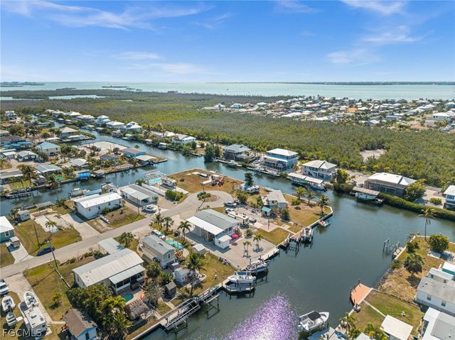 2705 Patterson CT, St James City, FL 33956