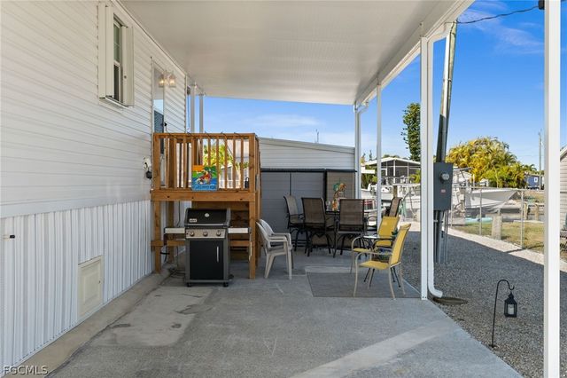 2705 Patterson CT, St James City, FL 33956