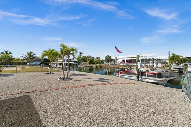 2705 Patterson CT, St James City, FL 33956