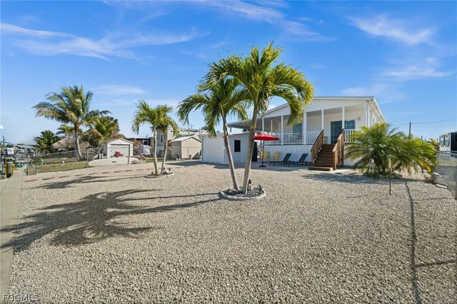 2705 Patterson CT, St James City, FL 33956