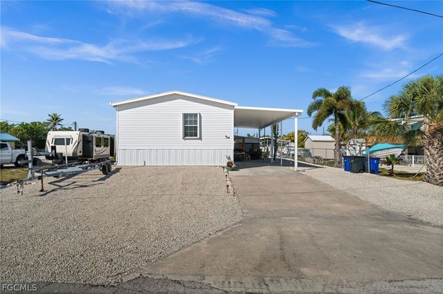 2705 Patterson CT, St James City, FL 33956