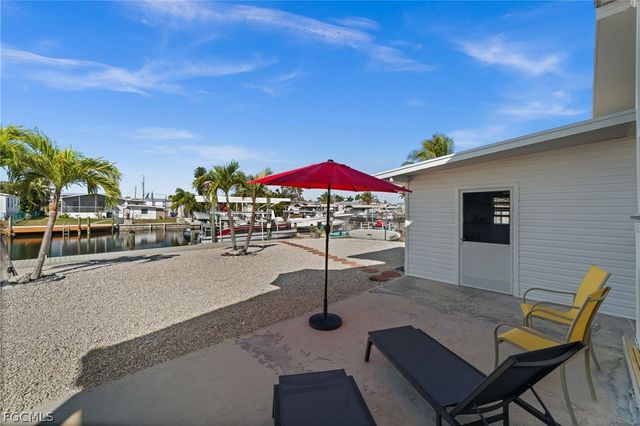 2705 Patterson CT, St James City, FL 33956