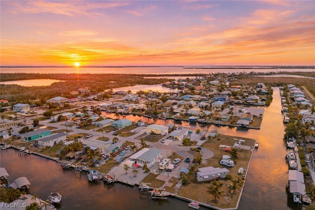 2705 Patterson CT, St James City, FL 33956