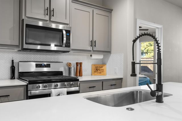 5525 Round Hill Road, Denton, TX 76210