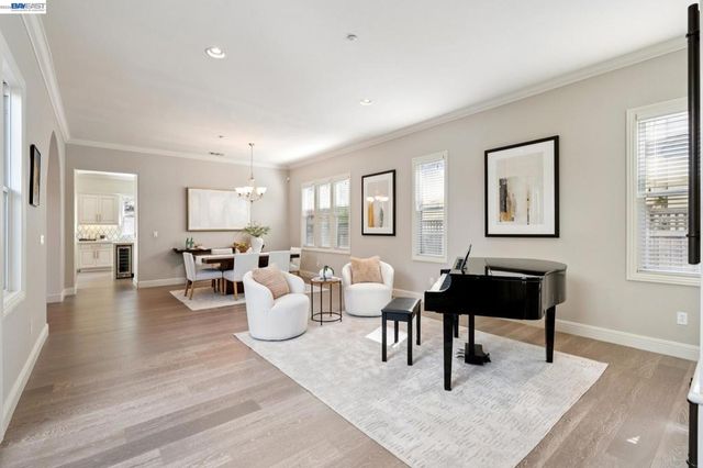 130 Arundel Dr, Hayward, CA 94542