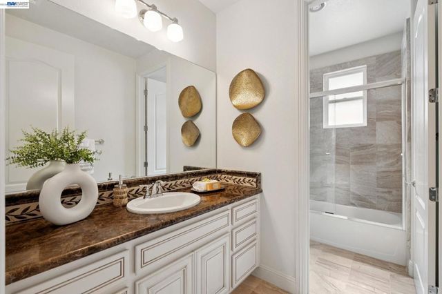 130 Arundel Dr, Hayward, CA 94542