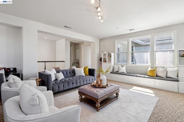 130 Arundel Dr, Hayward, CA 94542