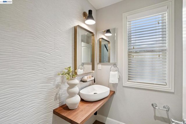 130 Arundel Dr, Hayward, CA 94542