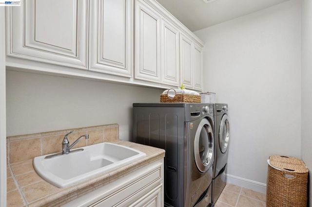 130 Arundel Dr, Hayward, CA 94542