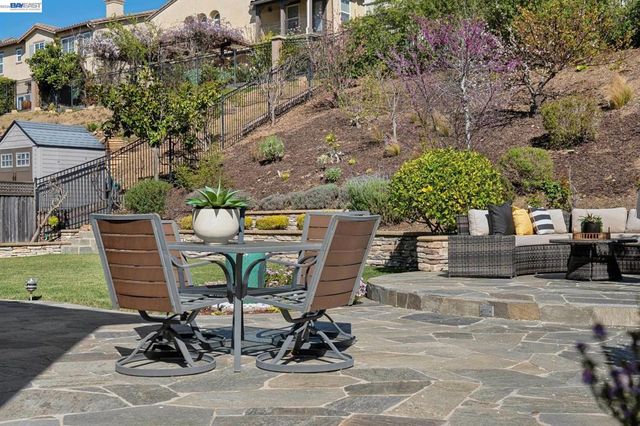 130 Arundel Dr, Hayward, CA 94542