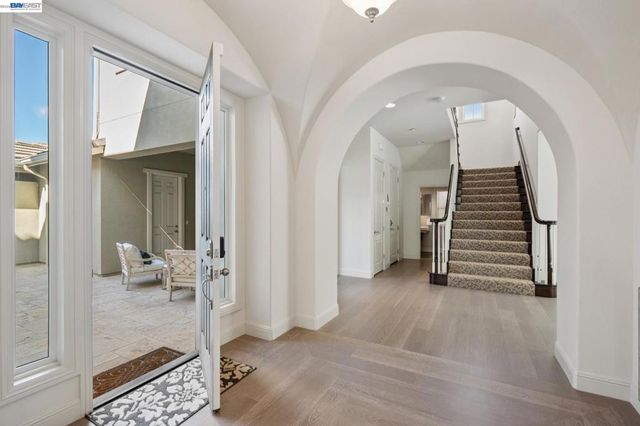 130 Arundel Dr, Hayward, CA 94542