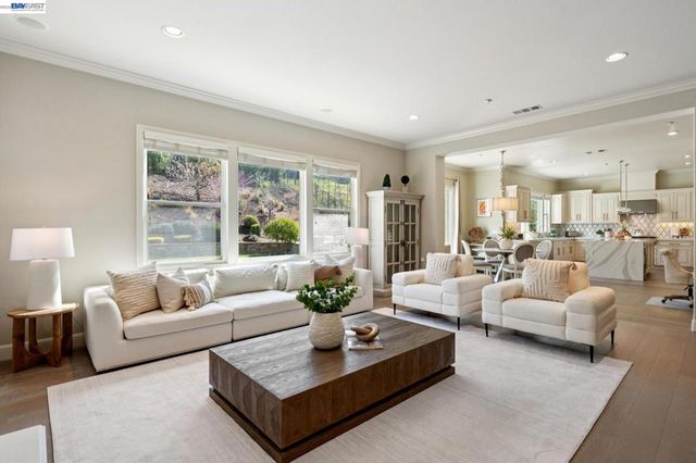 130 Arundel Dr, Hayward, CA 94542