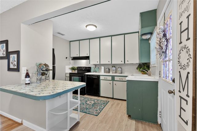 734 Lansdown Dr, Corpus Christi, TX 78412