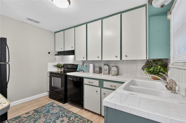 734 Lansdown Dr, Corpus Christi, TX 78412