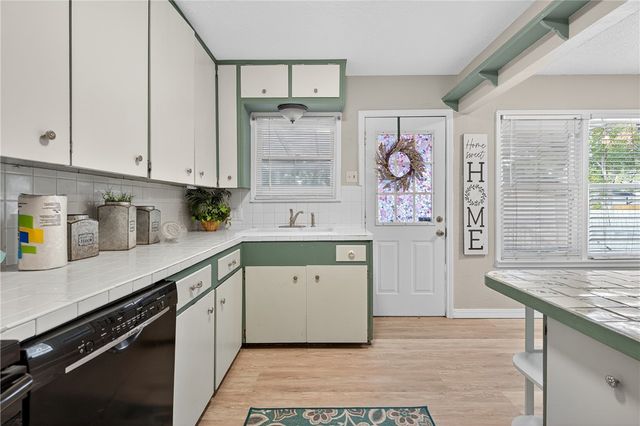 734 Lansdown Dr, Corpus Christi, TX 78412