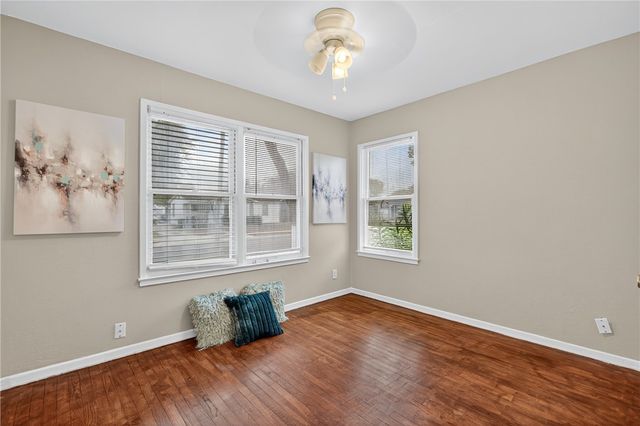 734 Lansdown Dr, Corpus Christi, TX 78412