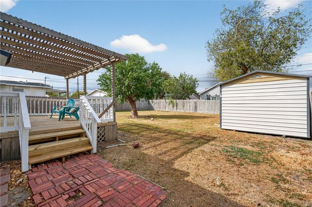 734 Lansdown Dr, Corpus Christi, TX 78412