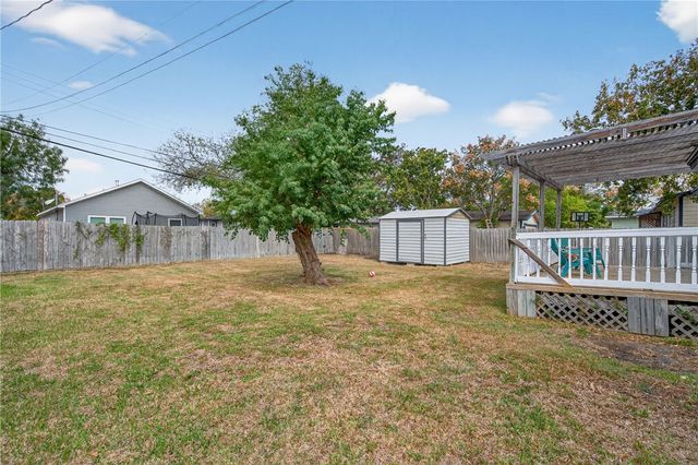 734 Lansdown Dr, Corpus Christi, TX 78412