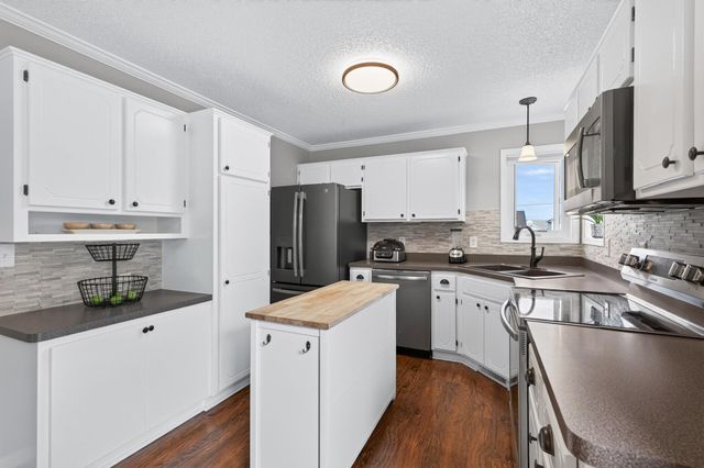 9442 Hale Avenue S, Cottage Grove, MN 55016