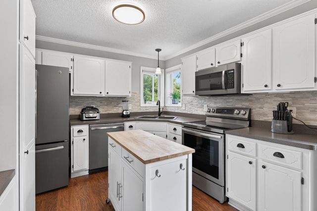 9442 Hale Avenue S, Cottage Grove, MN 55016
