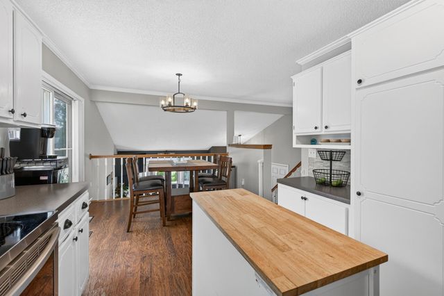 9442 Hale Avenue S, Cottage Grove, MN 55016