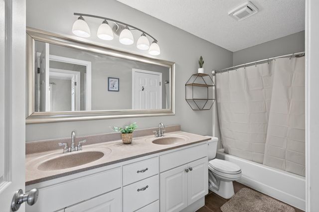 9442 Hale Avenue S, Cottage Grove, MN 55016