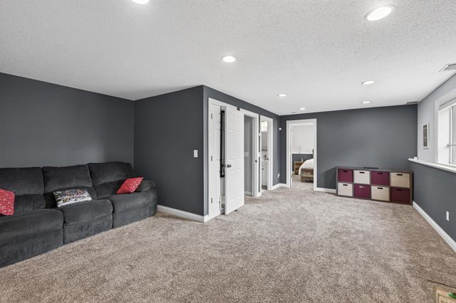 9442 Hale Avenue S, Cottage Grove, MN 55016