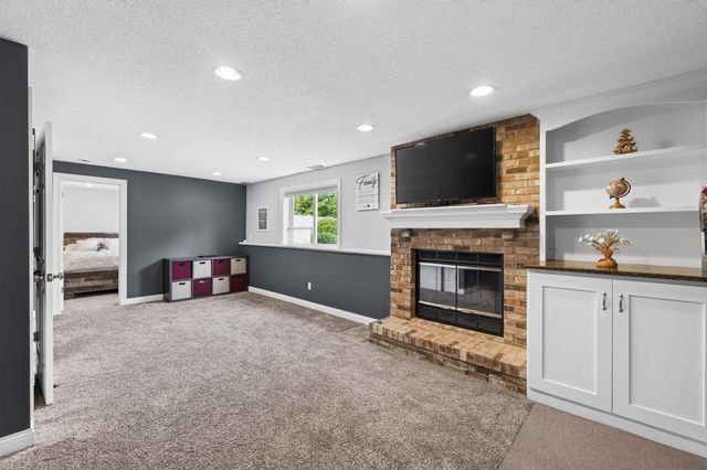 9442 Hale Avenue S, Cottage Grove, MN 55016