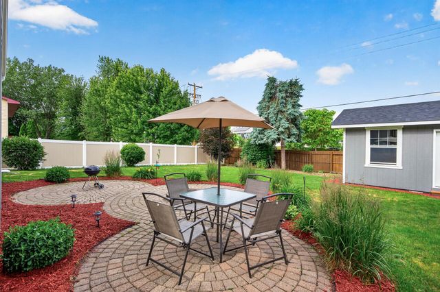 9442 Hale Avenue S, Cottage Grove, MN 55016