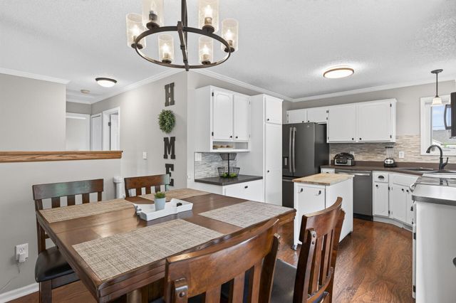 9442 Hale Avenue S, Cottage Grove, MN 55016