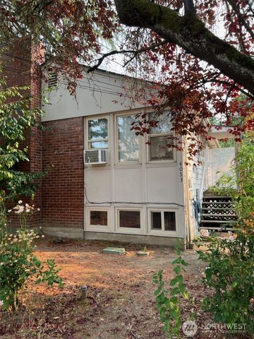 4053 NE 55th Street, Seattle, WA 98105