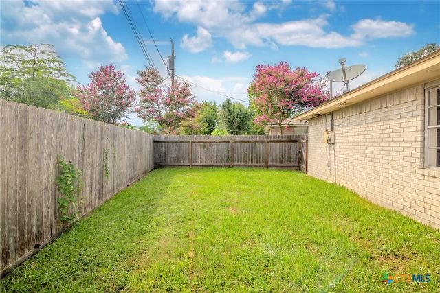 247 Goldenrod Avenue, Victoria, TX 77904