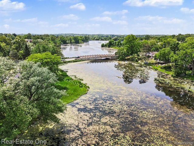 520 W Huron Street, Milford, MI 48381