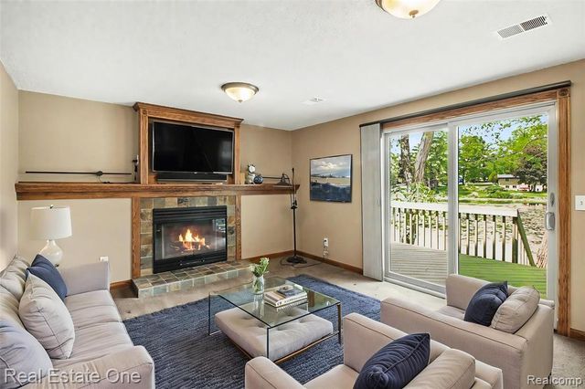 520 W Huron Street, Milford, MI 48381