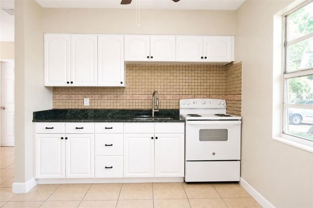 821 14TH AVENUE NW, Largo, FL 33770