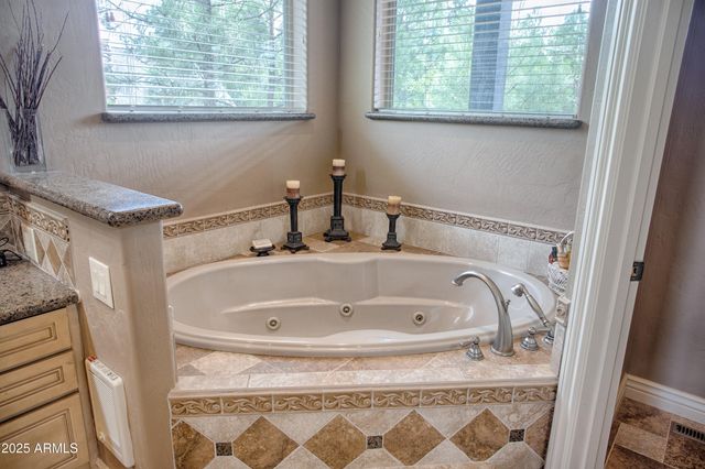 910 S BARBERRY Lane, Show Low, AZ 85901