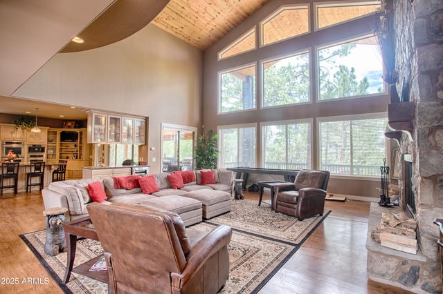 910 S BARBERRY Lane, Show Low, AZ 85901