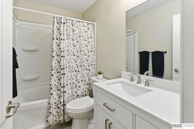 5956 S 186th Avenue, Omaha, NE 68135