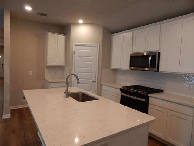 126 Fairmeadow Downs DR, Hutto, TX 78634