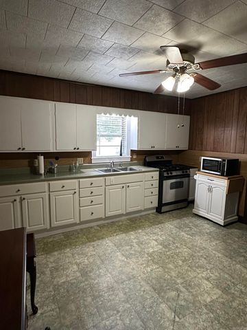 703 Morris Avenue, England, AR 72046