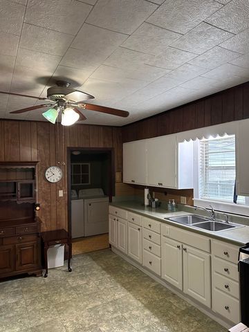 703 Morris Avenue, England, AR 72046