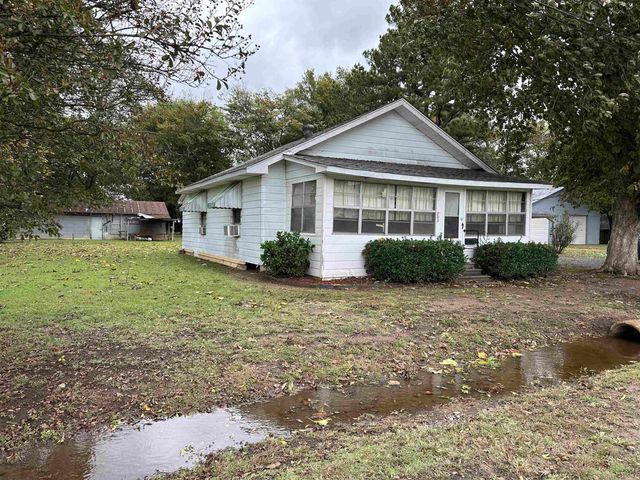 703 Morris Avenue, England, AR 72046